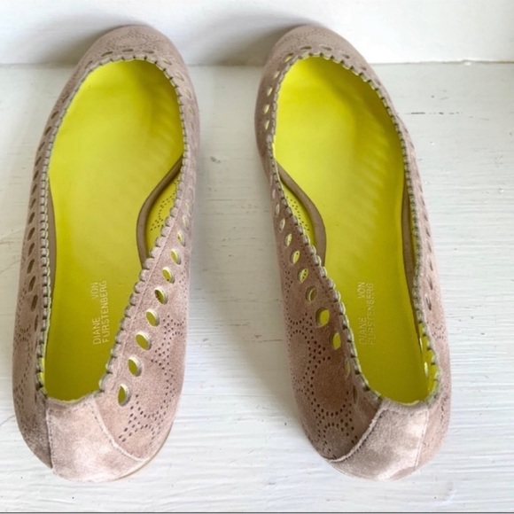 Diane Von Furstenberg Corolla Suede Laser Cut Round Toe Ballet Flat In Tan Sz 38 - Picture 7 of 11